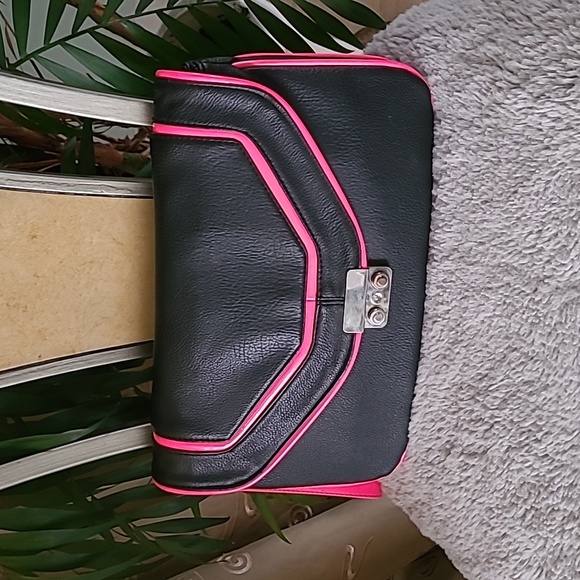 Apt. 9 Beautiful Clutch ❤️ - Picture 1 of 6